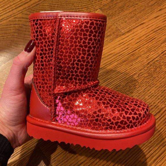 UGG heart Boots - Picture 5 of 8